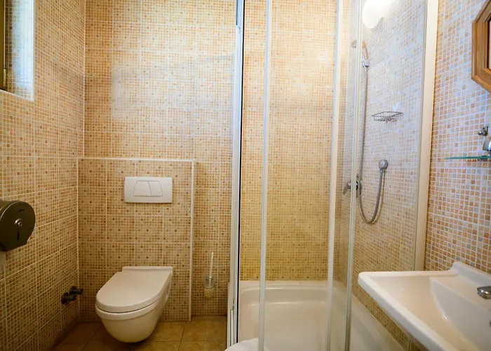 流浪汉汽车旅馆及餐厅 *